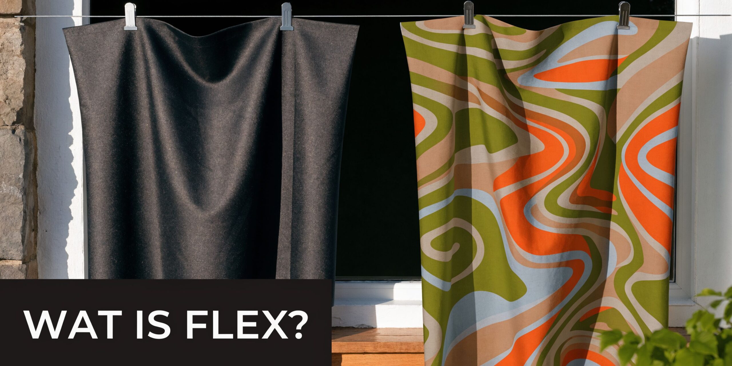 Een zwarte stof en een kleurrijke stof met patronen hangen aan een waslijn voor een raam.